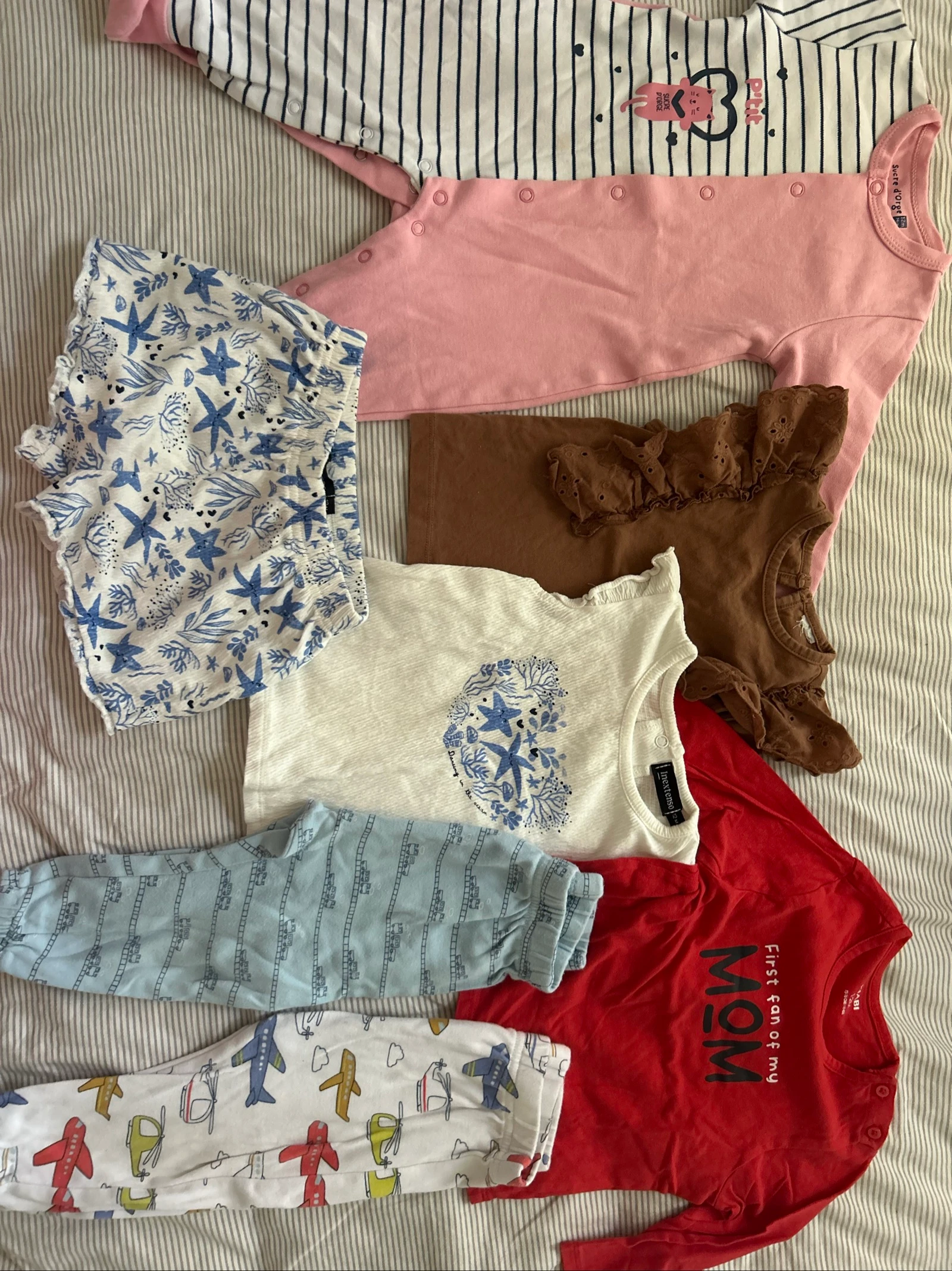 Lot vêtements bébé fille 12 mois - 7 pièces (Kiabi, Sucre d’Orge, Inextenso...)